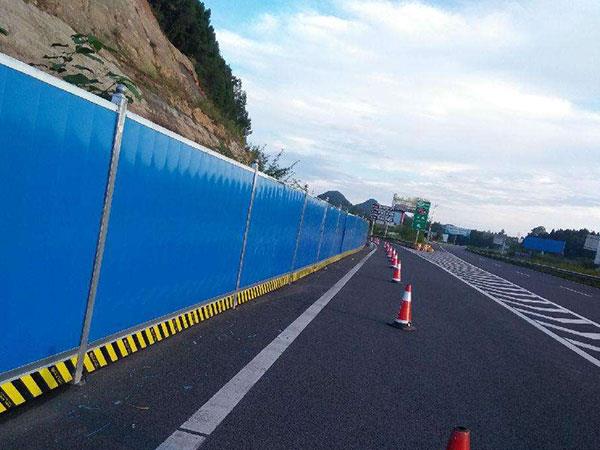 正宗pvc圍擋和彩鋼板的區別